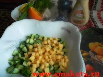 prazdnitsnuy salat s kyritsey праздничный салат с курицей 2 Праздничный салат с курицей, апельсином и пикантным соусом