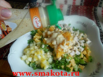prazdnitsnuy salat s kyritsey праздничный салат с курицей 5 Праздничный салат с курицей, апельсином и пикантным соусом