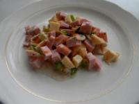 Салат с колбасой и грибами