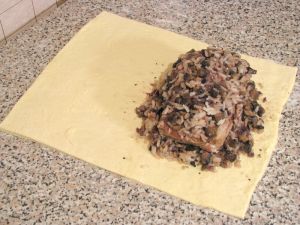 рецепты праздничных блюд, запеченое мясо, слоеное тесто, грибы, рис