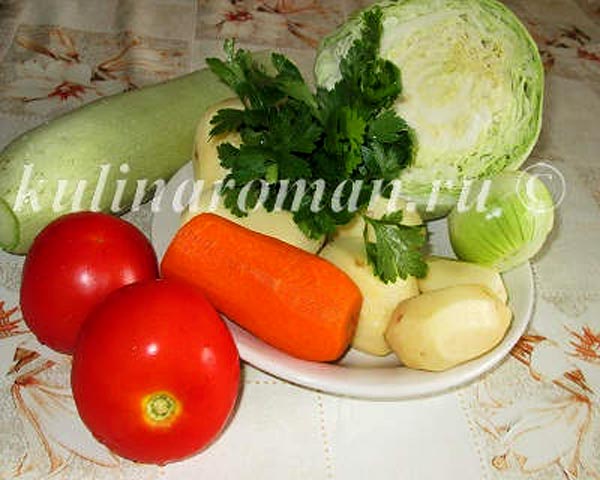 Свежие овощи, тушеные в мультиварке с курицей