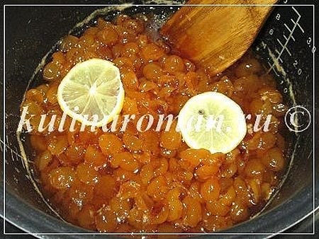 Янтарное черешневое варенье с лимоном и мятой