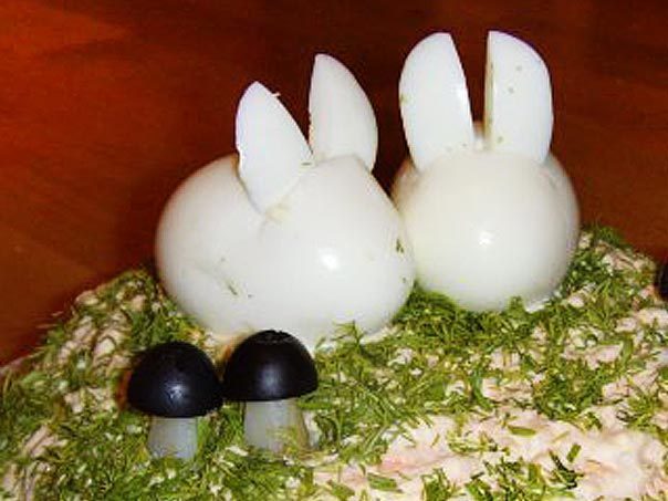 Зайчики из фаршированных яиц