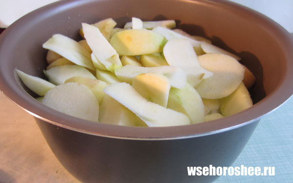 Рецепт яблочного пюре в мультиварке - в чаше