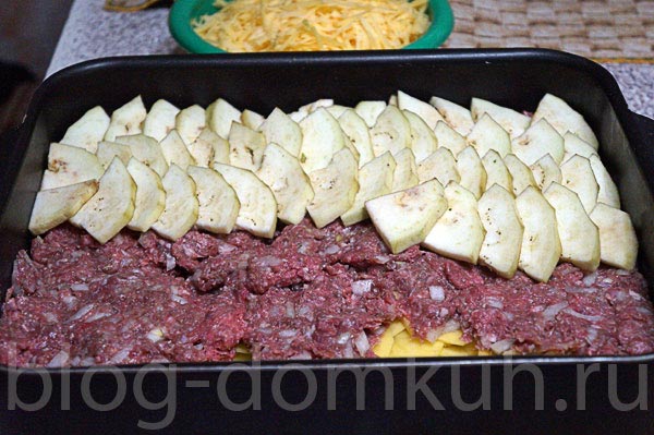 Запеканка мясная с баклажанами и картофелем