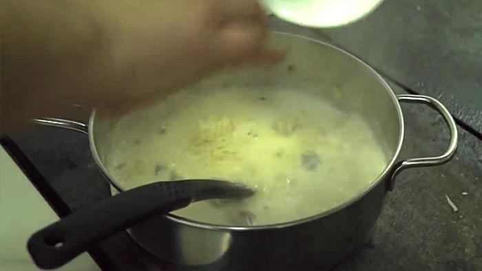 Cырный суп с курицей и грибами