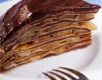 Торт из блинов с яблоками и шоколадным кремом — блюдо на Масленицу