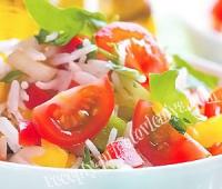 Летний овощной салат с рисом