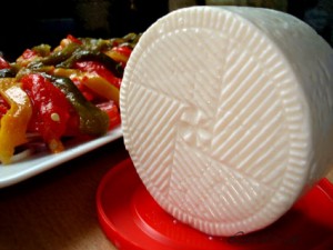 Салат с помидорaми и сыром "Томатно-помидорный БЛЮЗ". Сыр фета