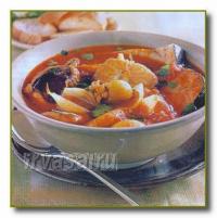 Испанский суп с морепродуктами и томатами