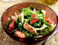 Рецепт как приготовить Салат с клубникой, фенхелем и копченым лососем