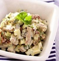 Рецепт как приготовить вкусный салат из запеченной свинины.