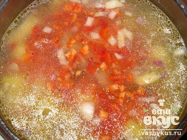 Куриный суп с болгарским перцем и помидорами