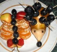 Как красиво украсить стол фруктами с фото
