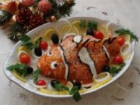 Новогодний стол 2012 - салат Немо, индейка с разными начинками