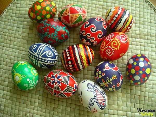 Роспись пасхальных яиц воском - разные орнаменты