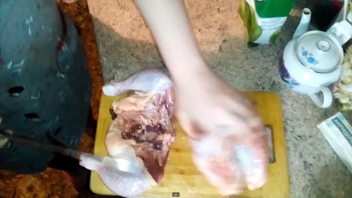 Как быстро порубить целую курицу за 3 минуты