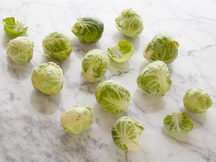 12 сырых головок брюссельской капусты содержат 100 калорий.
