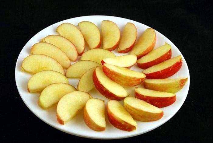 В 385 граммах яблок содержится 200 калорий