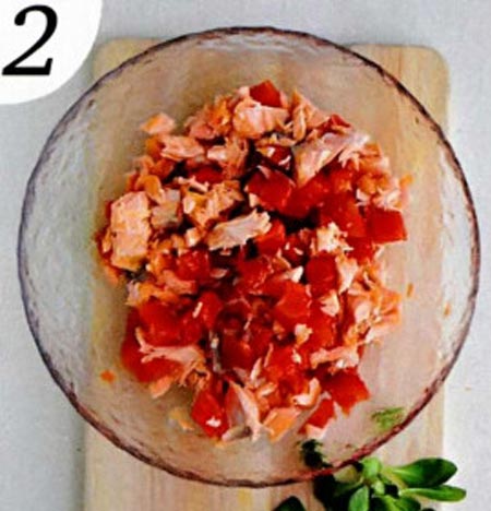 Рецепт как приготовить салат-торт из лосося с манго и авокадо