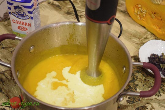 Тыквенный суп пюре - Добавил сливки